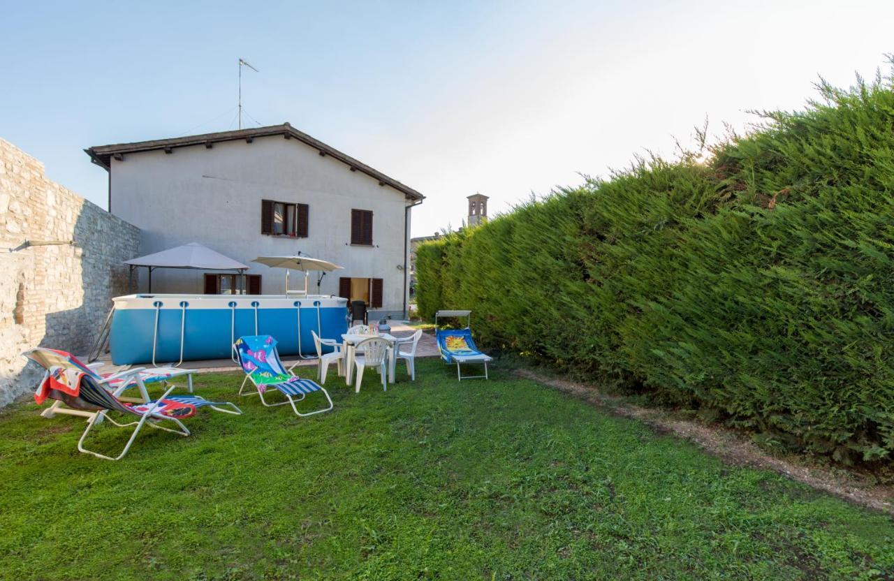 גוביו Borgo Santa Lucia Apartment With Private Parking & Garden מראה חיצוני תמונה