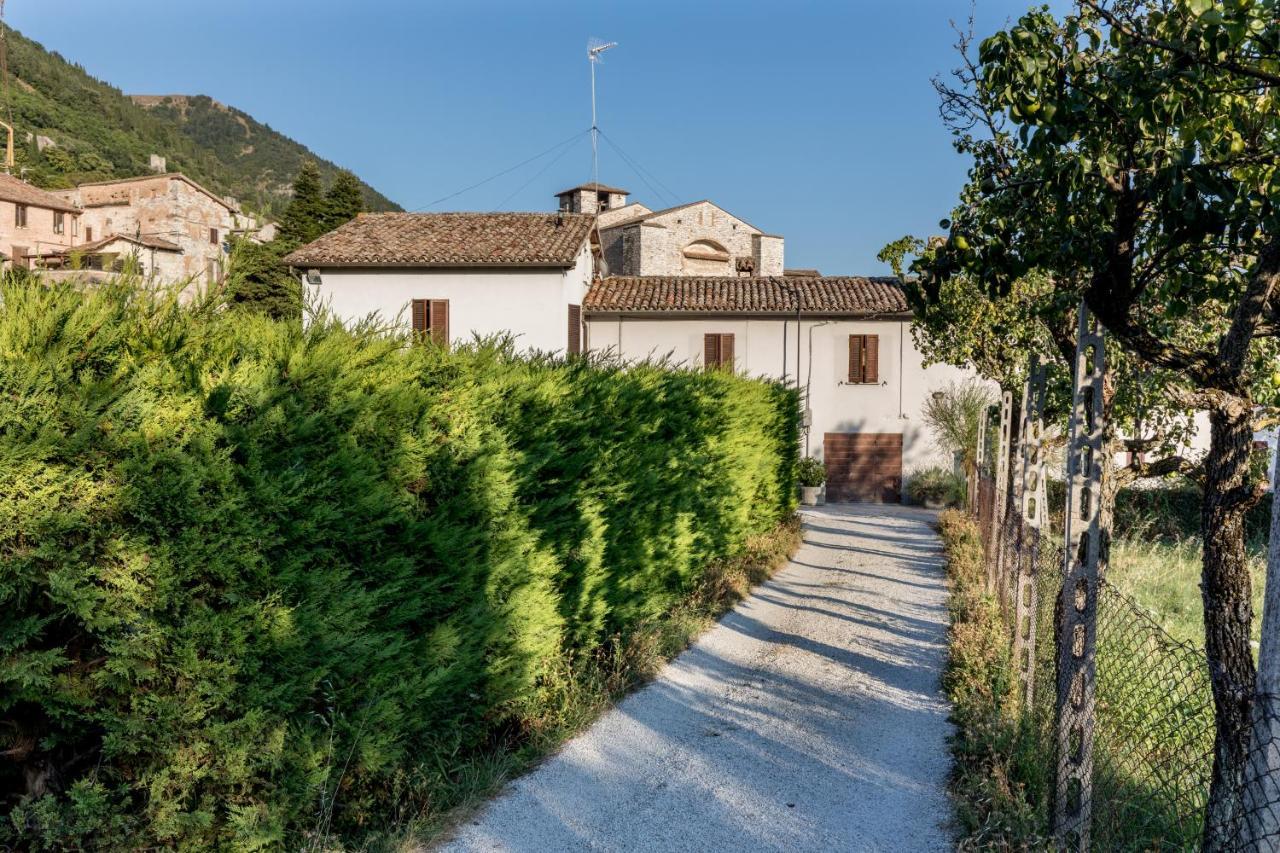 גוביו Borgo Santa Lucia Apartment With Private Parking & Garden מראה חיצוני תמונה
