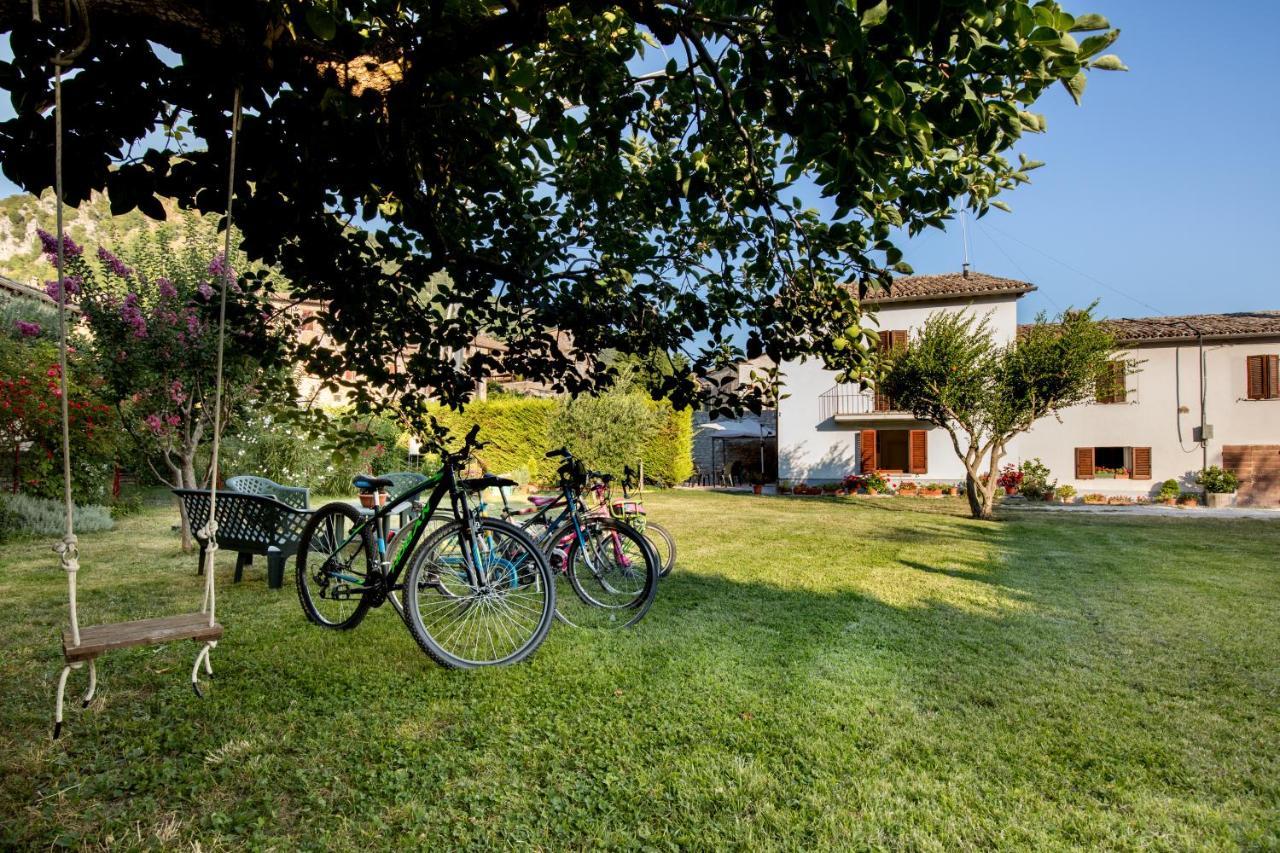 גוביו Borgo Santa Lucia Apartment With Private Parking & Garden מראה חיצוני תמונה